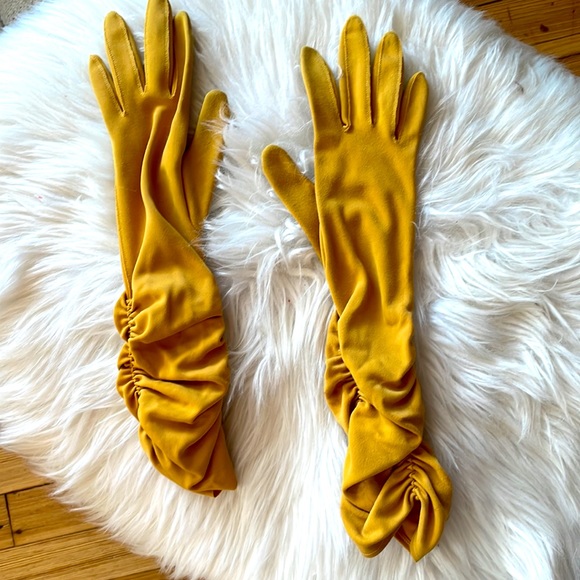Mustard yellow long vintage gloves - Picture 5 of 5